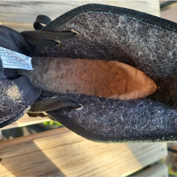 UGG Calynda Ankle Boot Black Suede Lace Up 12 - Picture 2 of 5